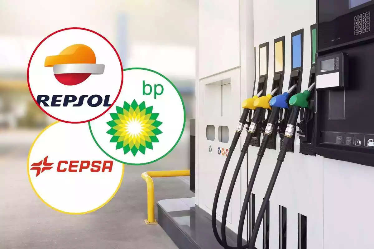 Muntatge d'una benzinera i els logos de Repsol, BP i Cepsa