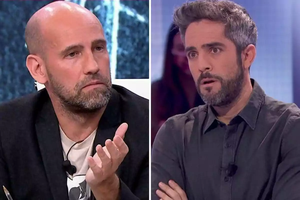 Gonzalo Miró i Roberto Leal amb expressió seriosa participant en un programa de televisió, un calb amb barba i l’altre amb cabell curt i barba, tots dos amb micròfon de solapa. Gonzalo Miró i Roberto Leal amb expressió seriosa participant en un programa de televisió, un calb amb barba i l’altre amb cabell curt i barba, tots dos amb micròfon de solapa.