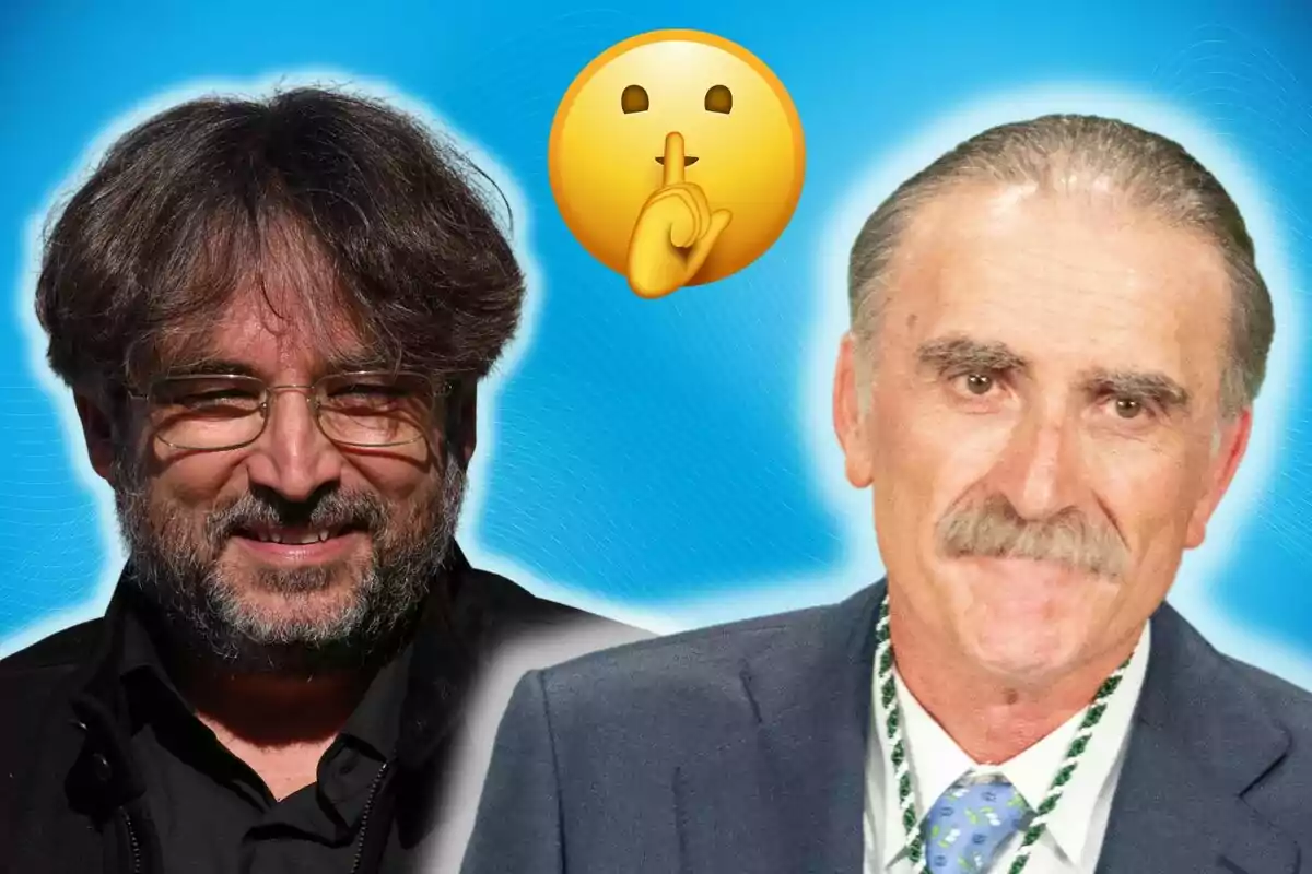 Jordi Évole i Juan y Medio somrients amb un emoji de silenci al centre sobre un fons blau.