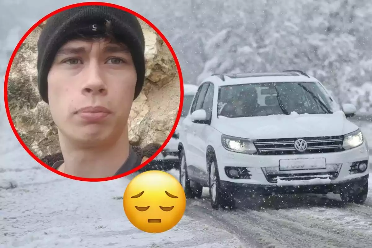 Un jove amb gorra negra en un cercle vermell i un cotxe blanc de Volkswagen conduint en una carretera nevada amb un emoji de cara preocupada.