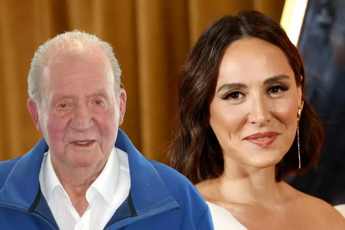 Juan Carlos I i Tamara Falcó posant juntes davant d'un fons marró.