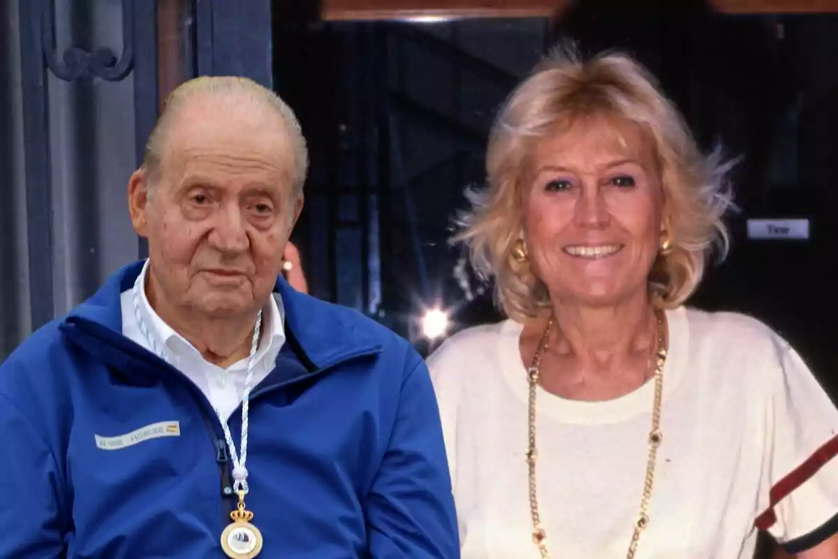 Juan Carlos I i Encarna Sánchez posant juntes, una porta una jaqueta blava i una medalla, mentre que l'altra vesteix una brusa clara i un collaret daurat.