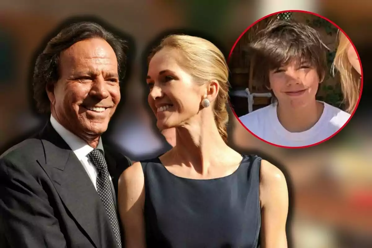 Julio Iglesias y Miranda Rijnsburger elegantemente vestidos sonríen mientras se miran, al fondo aparece la imagen de Guillermo Iglesias dentro de un círculo rojo.