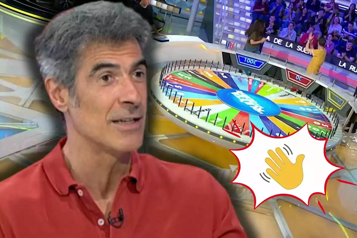 Jorge Fernández amb camisa vermella apareix en primer pla, al fons es veu el plató d’un programa de concursos amb una ruleta de colors i públic, al costat d’un emoji de mà saludant.