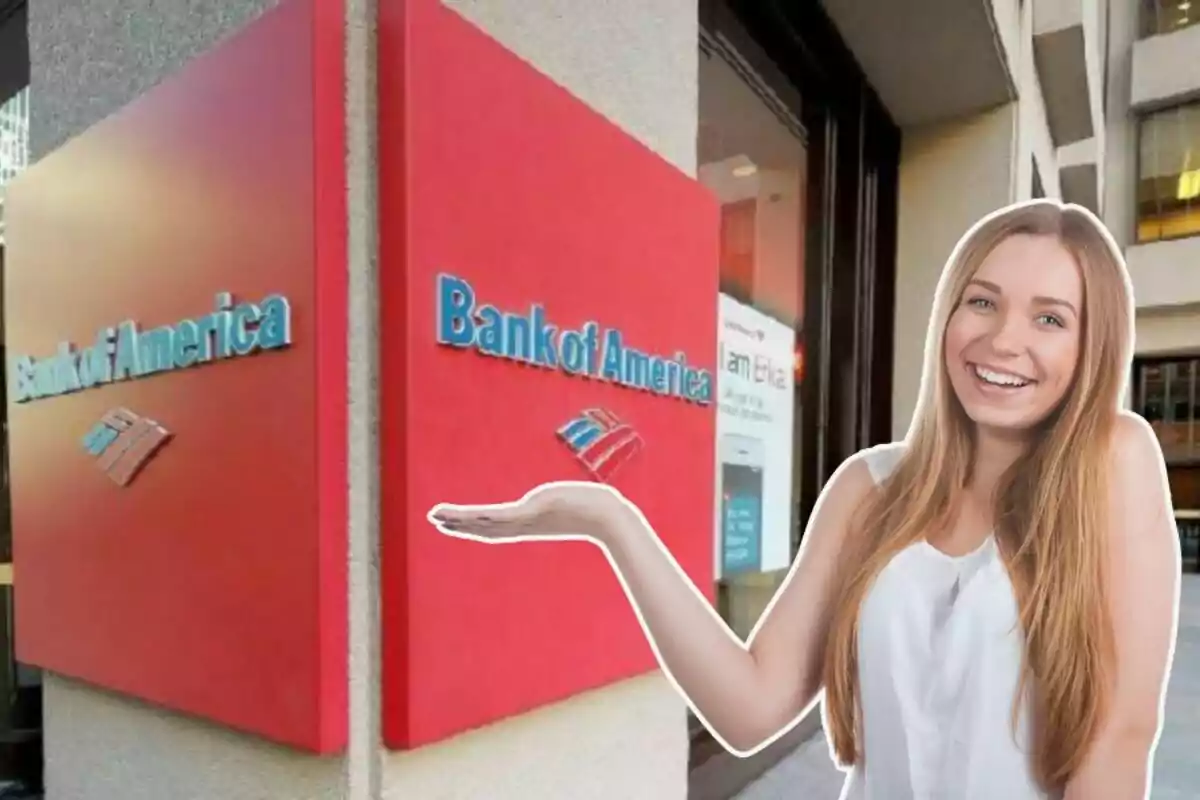 Una mujer sonriente con el brazo extendido frente a un letrero del Bank of America.