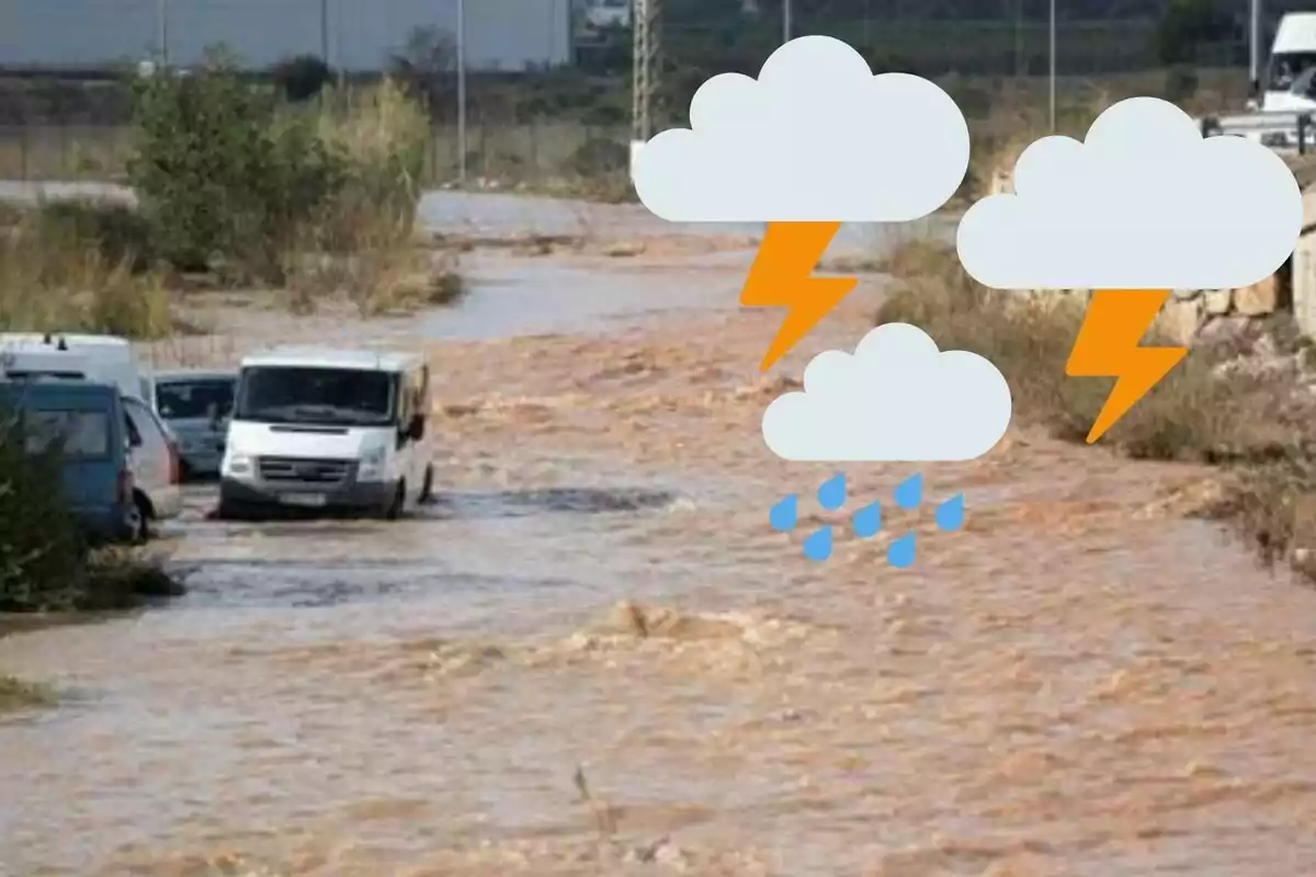 Muntatge amb diversos cotxes inundats i un camí amb aigua enfangada i emojis de tempesta