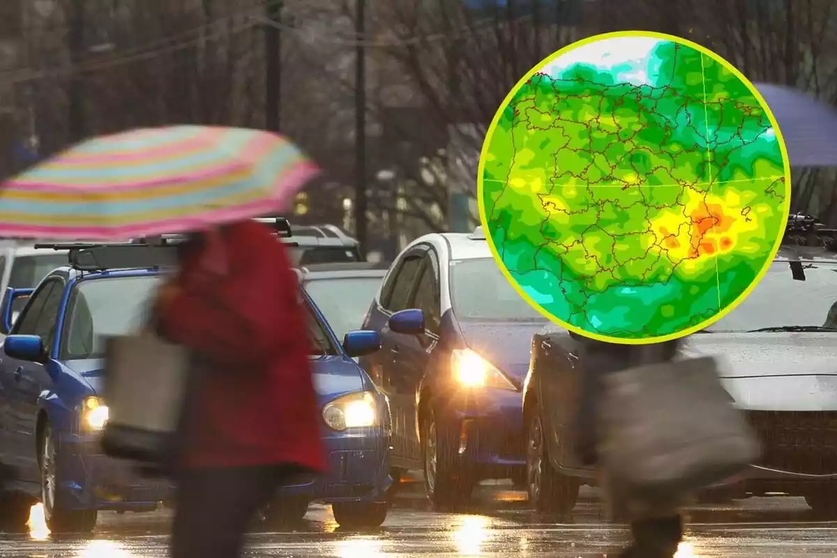 Muntatge amb una imatge de gent amb paraigües i cotxes i un cercle amb el mapa de precipitacions de l'AEMET