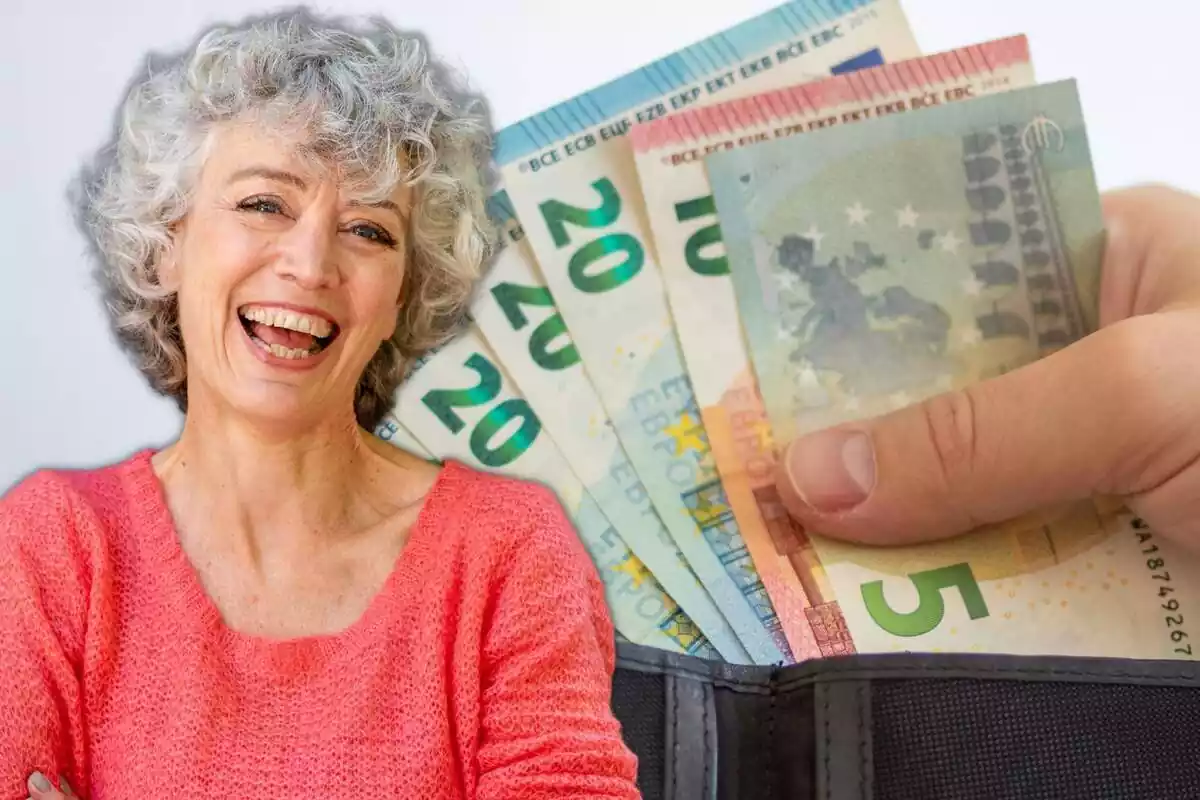 Muntatge amb una dona una mica més gran somrient i bitllets d'euro en una cartera