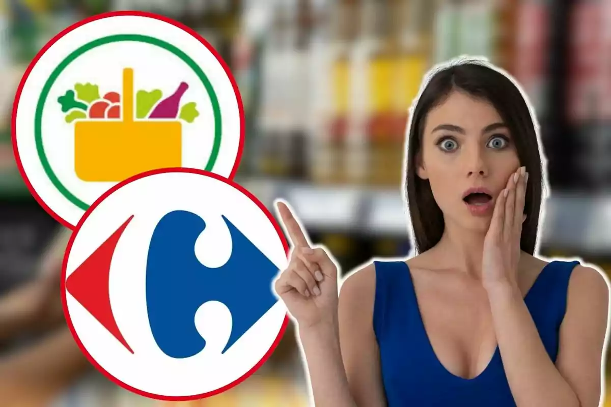 Una dona amb expressió de sorpresa assenyala dos logotips de supermercats.