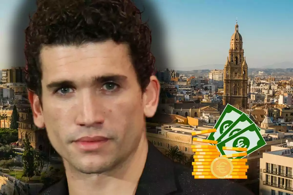 Jaime Lorente en primer pla amb una ciutat de fons i un dibuix de bitllets i monedes d’euro