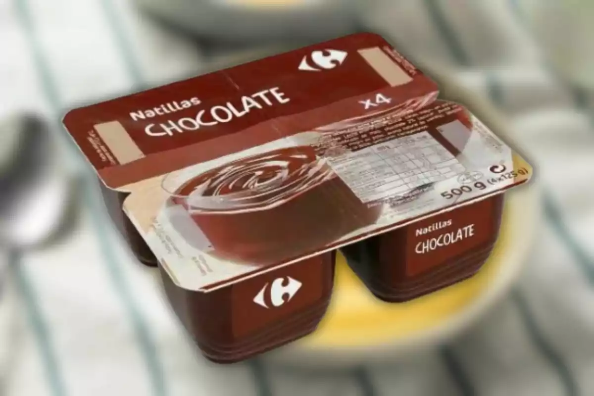 Paquet de crema de xocolata de la marca Carrefour amb quatre unitats de 500 grams.