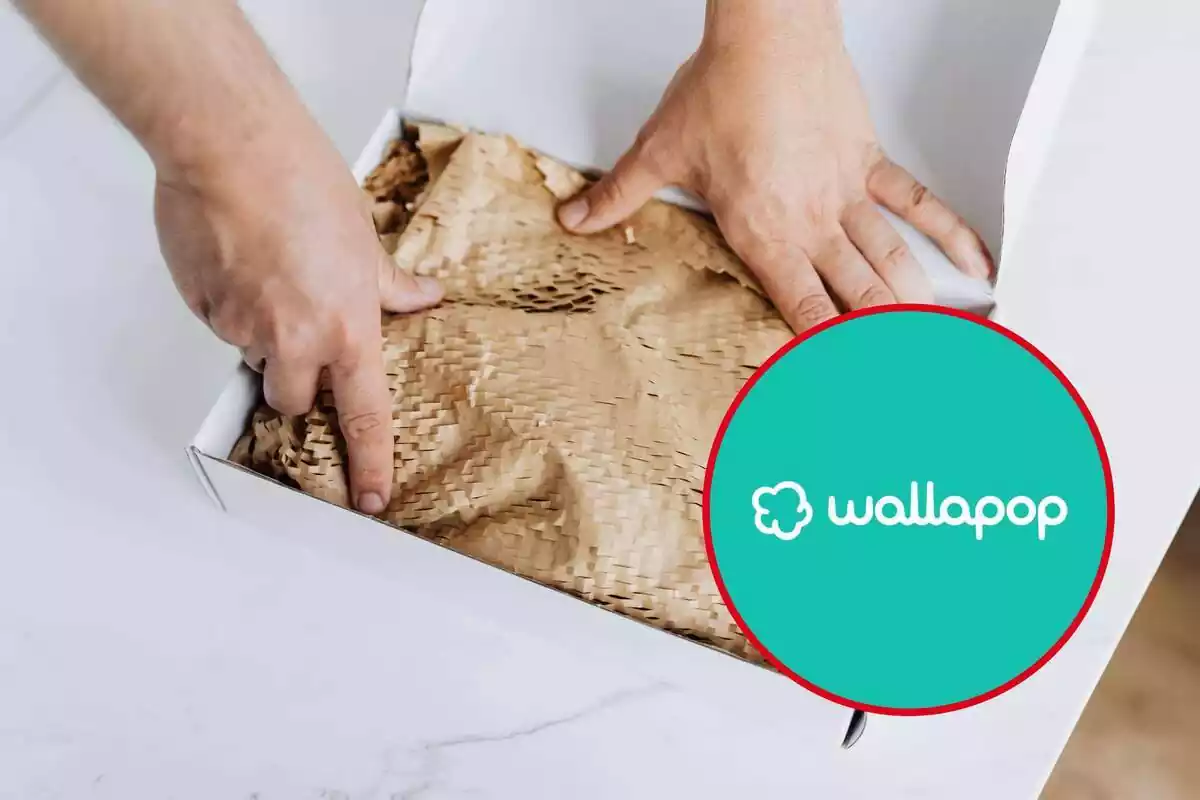 Muntatge d'una persona preparant un paquet i el logotip de Wallapop