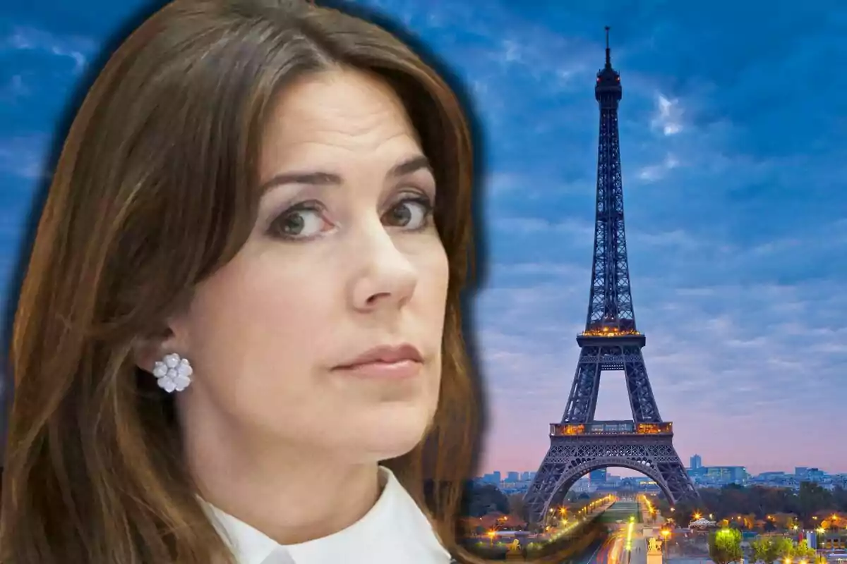 Mary de Dinamarca amb expressió seriosa davant de la Torre Eiffel al capvespre
