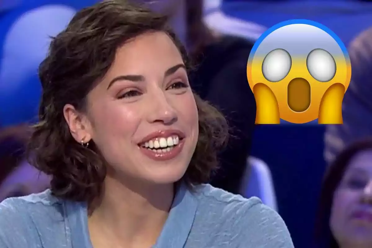Rosa somrient amb un emoji sorprès al costat.