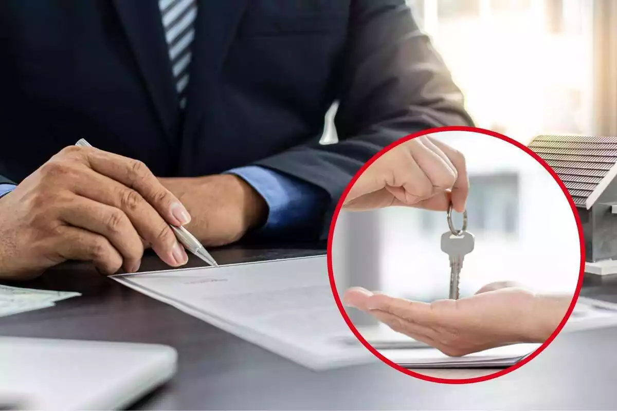 Muntatge amb una persona revisant un contracte i un cercle amb unes claus a punt de ser lliurades