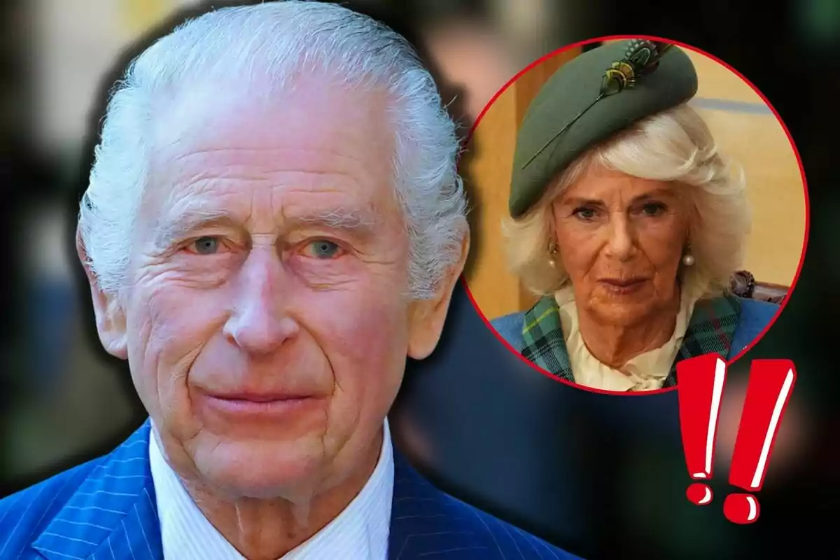 Carles III amb vestit blau apareix en primer pla, mentre que en un cercle vermell al fons es veu la reina Camila amb barret verd i expressió seriosa, acompanyada de signes d'exclamació vermells.
