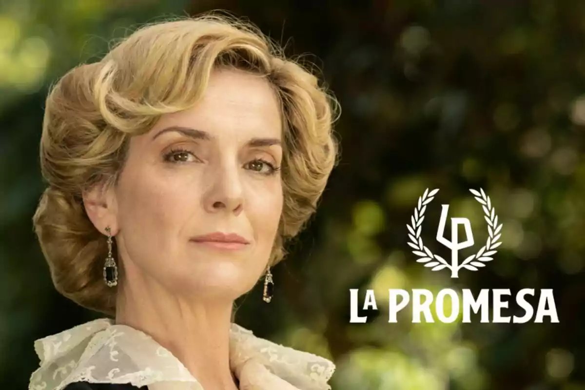 Eva Martín amb cabell ros i expressió seriosa, amb el logo i el text "La Promesa" al seu costat.