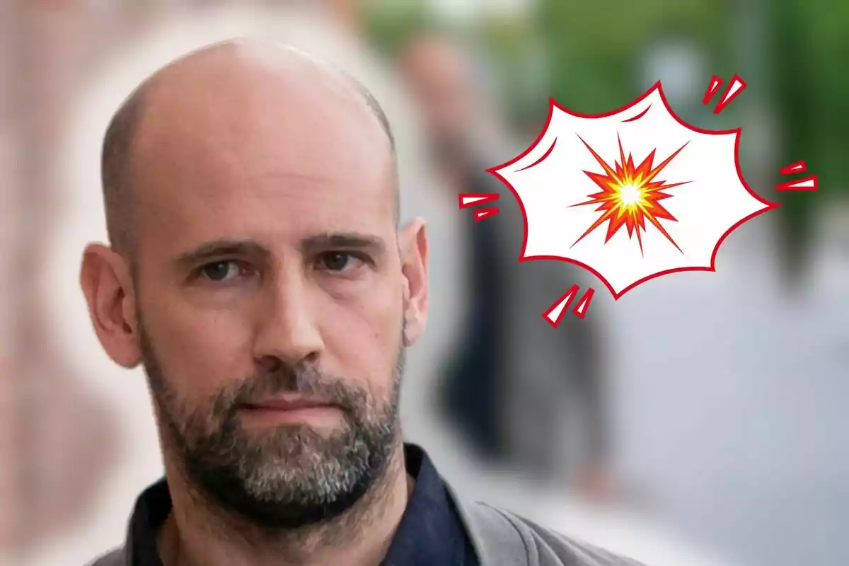 Gonzalo Miró amb barba apareix en primer pla mentre un gràfic d'explosió d'estil còmic està superposat al costat.