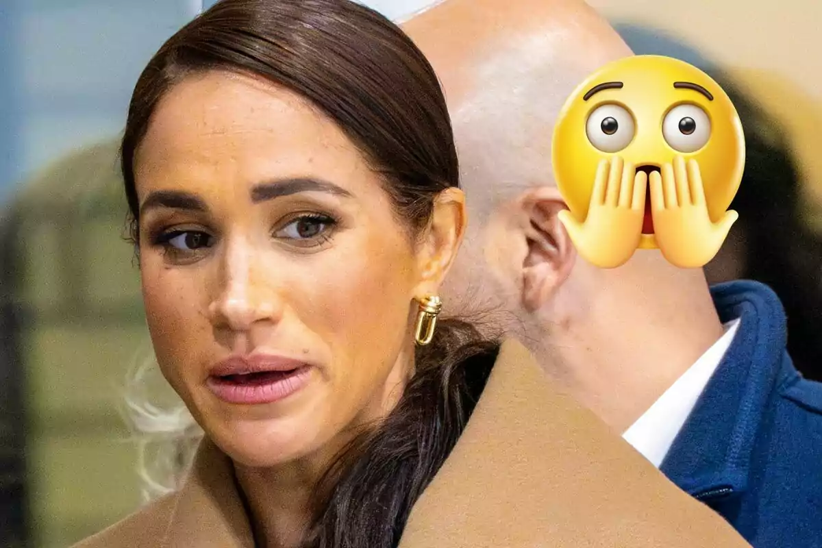 Meghan Markle amb expressió seriosa està en primer pla mentre un emoji sorprès cobreix parcialment una altra persona al fons.