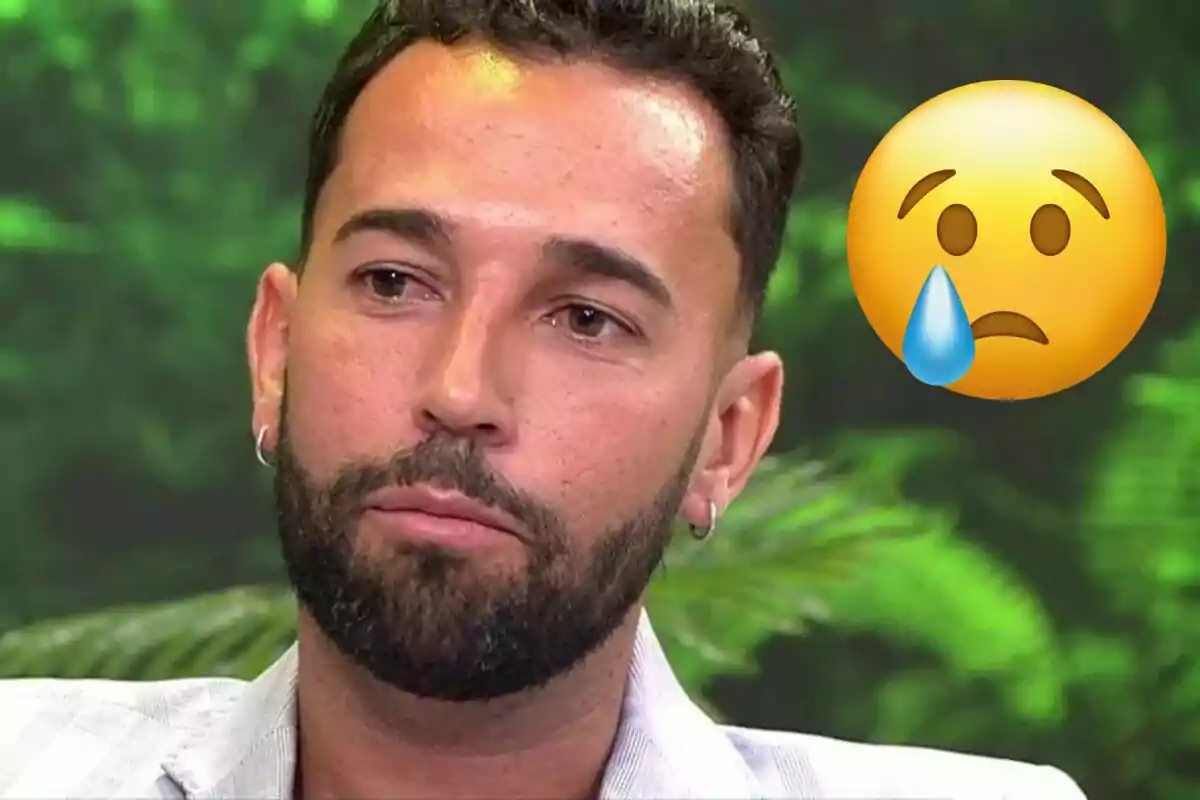 Omar Sánchez amb expressió seriosa i emoji de cara trista amb llàgrima.