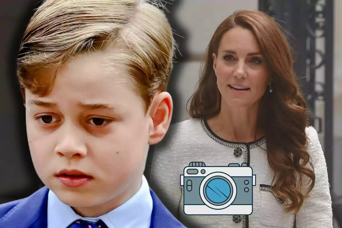 El príncep George amb expressió seriosa en primer pla i la Kate Middleton al fons, tots dos vestits de manera formal, amb una icona de càmera sobre la imatge.