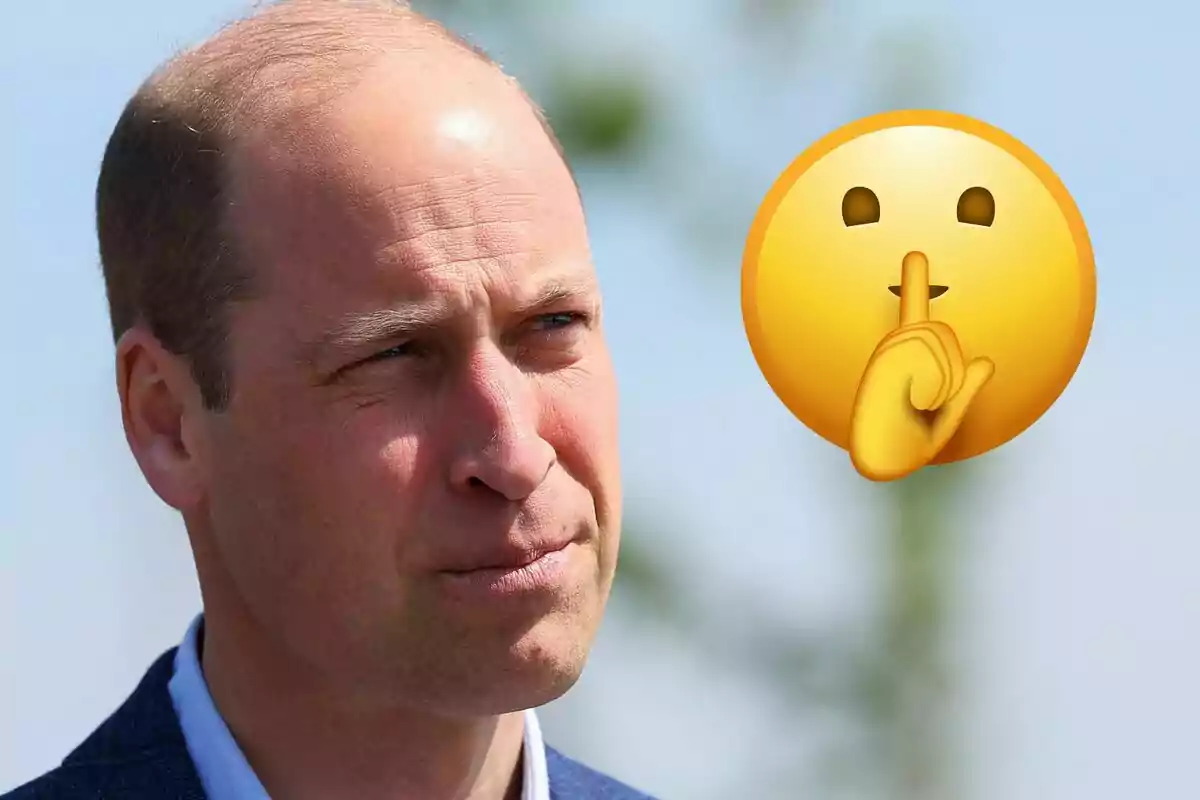 El príncep Guillem amb expressió seriosa a l'aire lliure al costat d'un emoji de silenci.