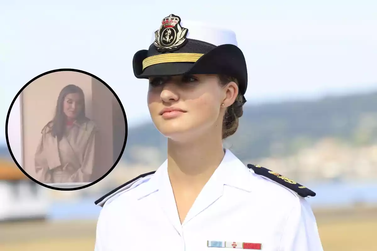 Leonor, vestida amb uniforme naval blanc i gorra amb insígnia, amb un fons borrós de paisatge costaner; en un cercle, la reina Letizia, amb gavardina beix i els ulls tancats