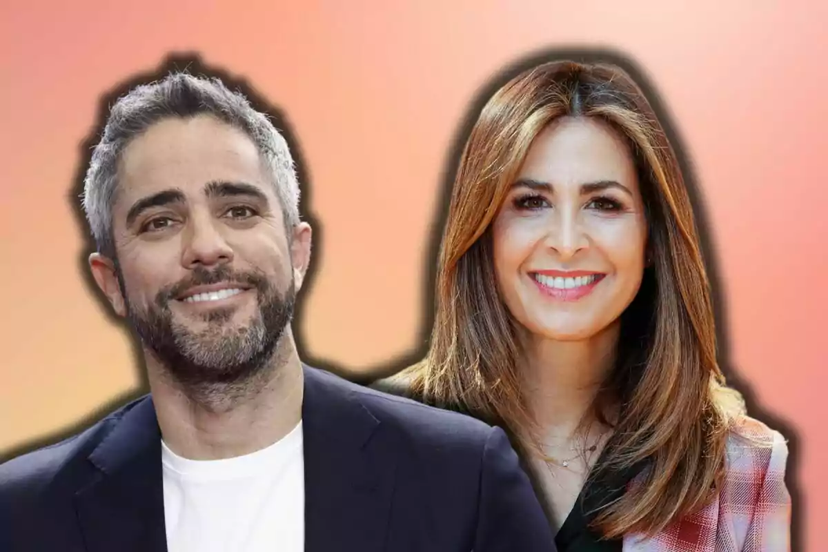 Roberto Leal i Nuria Roca somrients posen davant d'un fons degradat de tons càlids.
