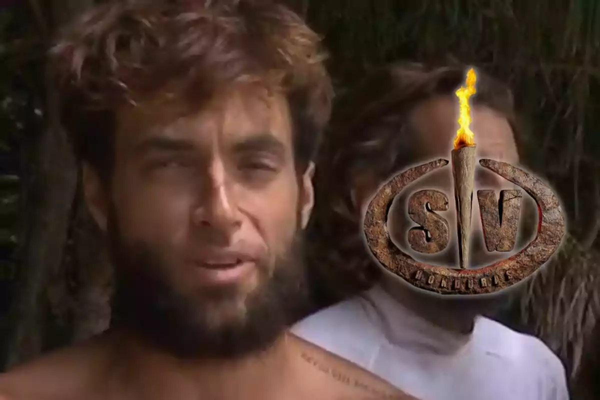 Montoya apareix en un entorn natural amb un logotip superposat que té una torxa encesa.