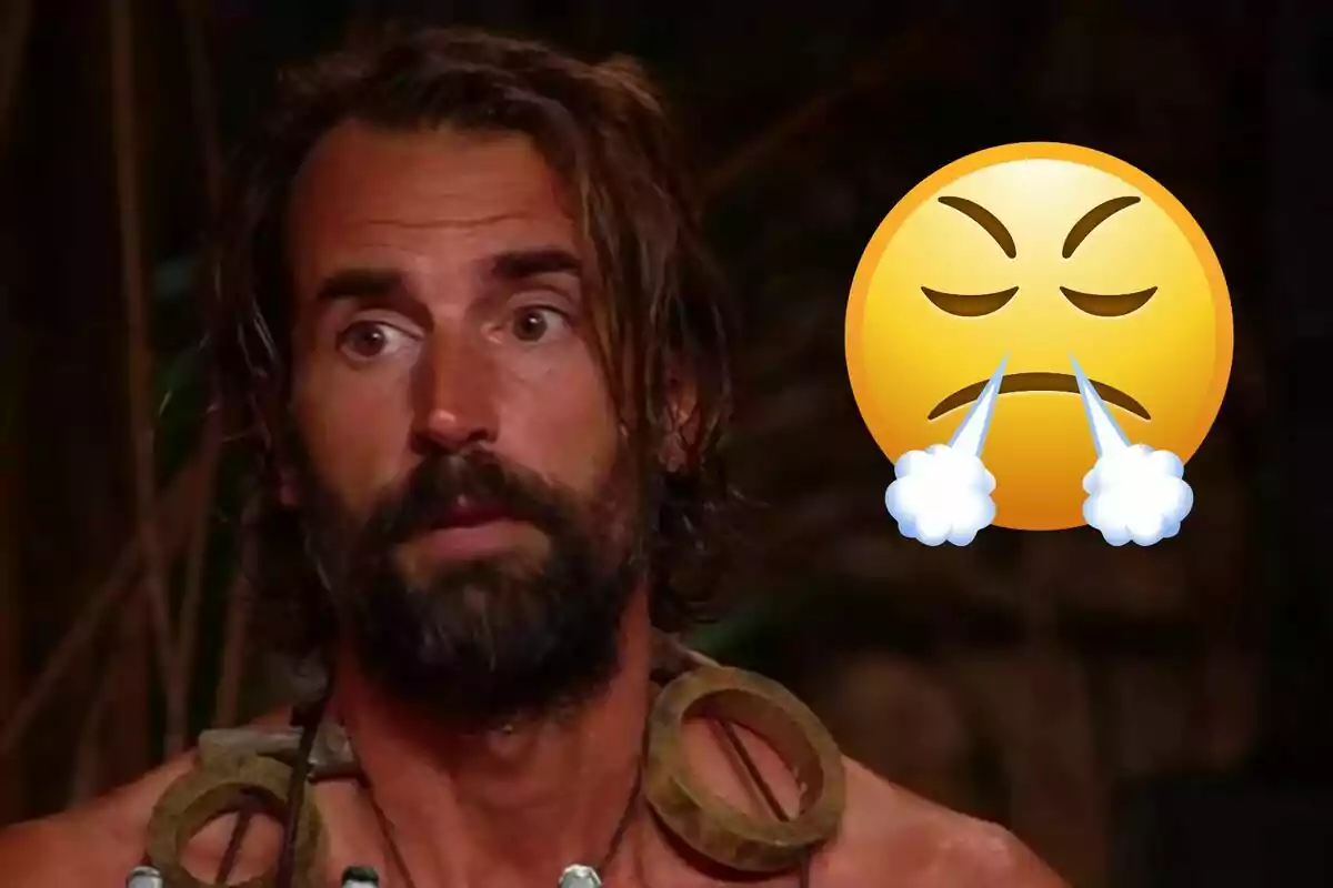Álex Adrover amb expressió seriosa al costat d'un emoji de ràbia.