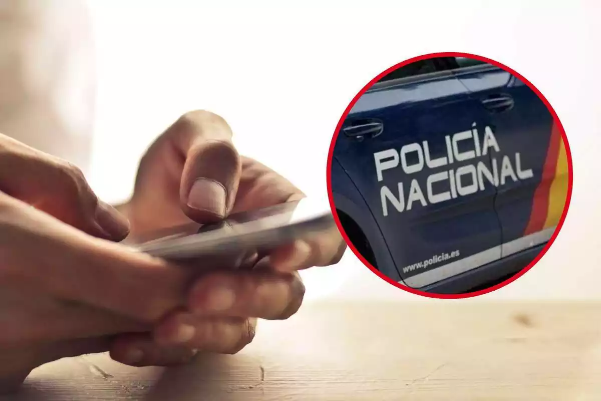 Muntatge de les mans d'una persona utilitzant un mòbil i les lletres de Policia Nacional d'un cotxe