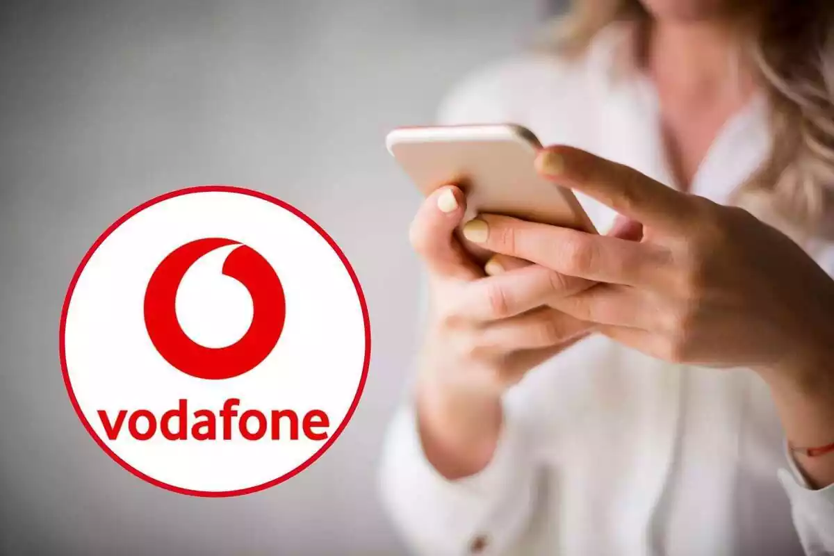 Muntatge d'una persona amb un telèfon mòbil i el logotip de Vodafone