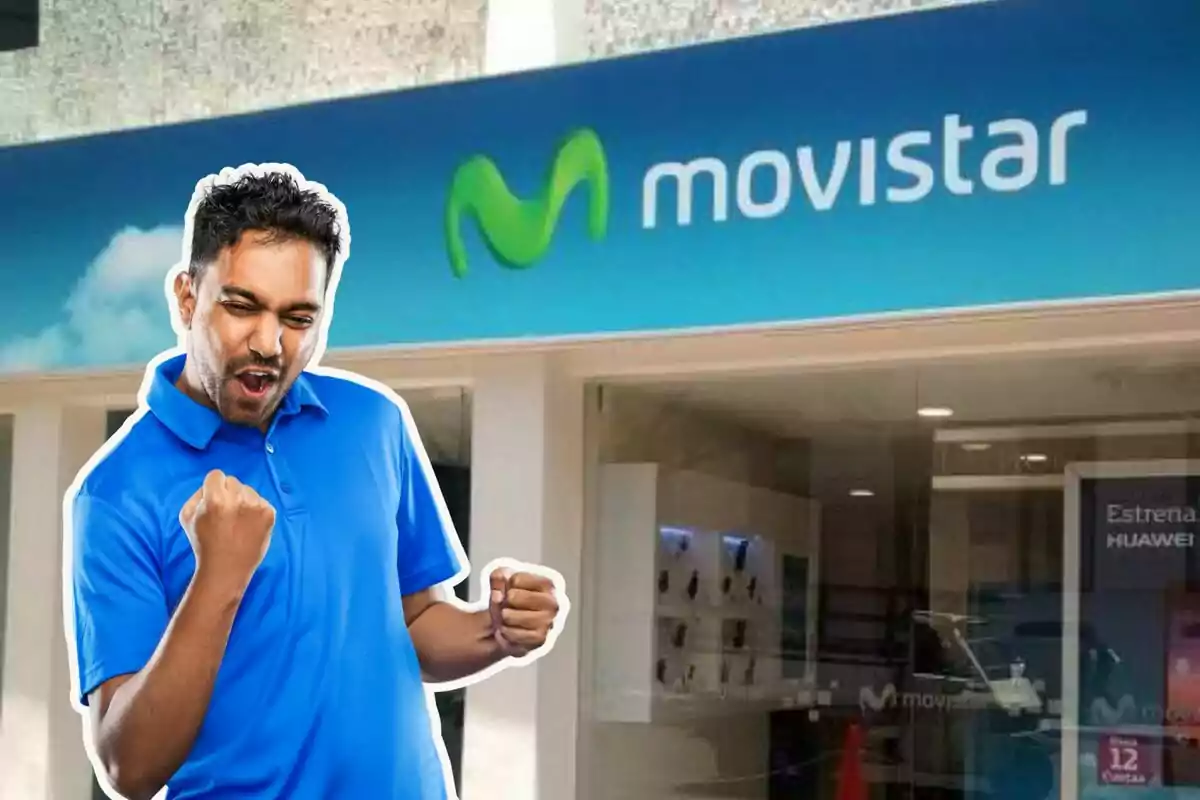 Home celebrant davant d'una botiga de Movistar.