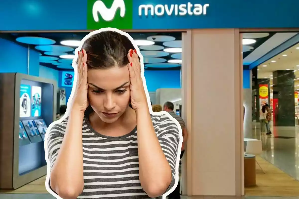 Una dona amb expressió de preocupació davant d'una botiga de Movistar.