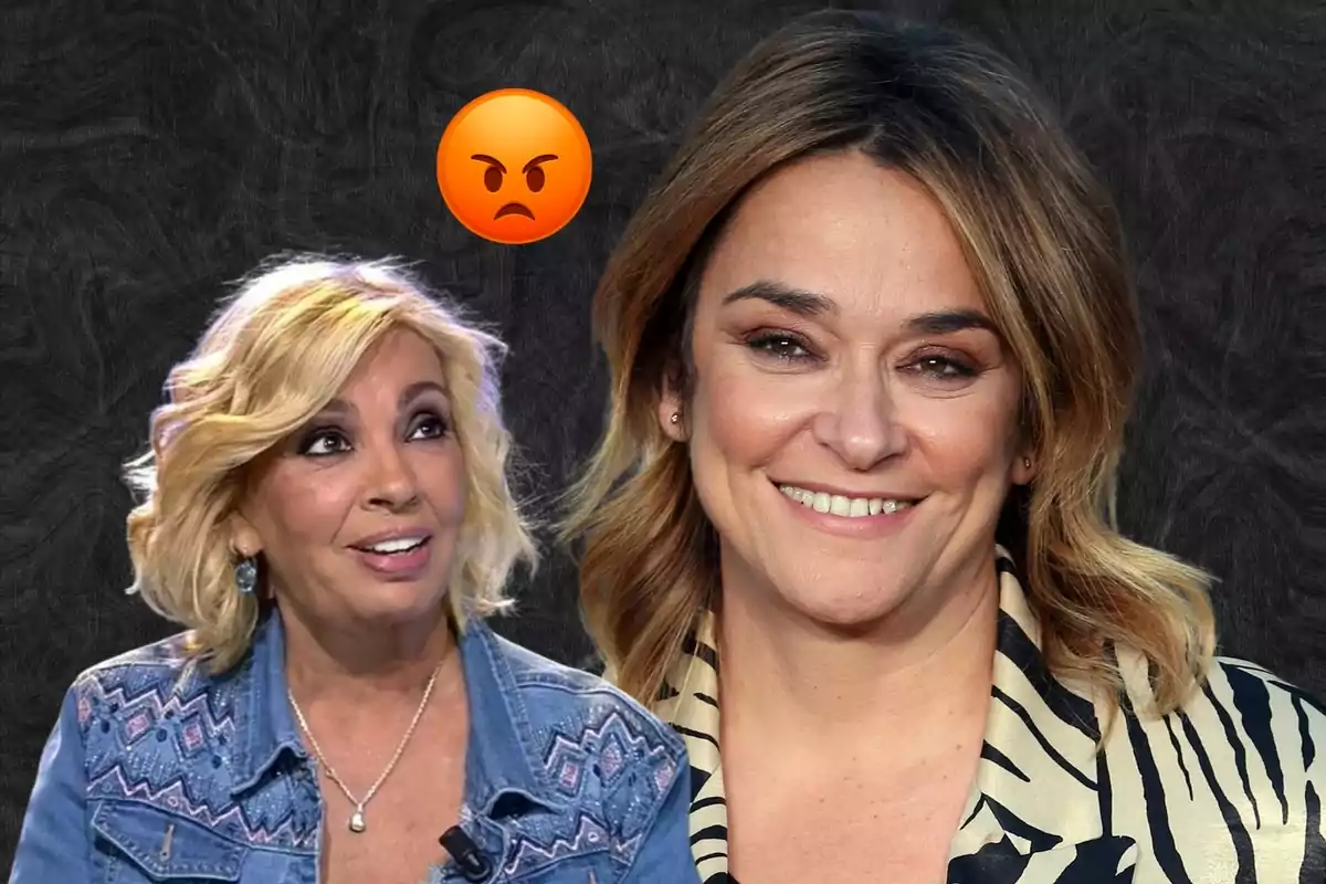 Carmen Borrego y Toñi Moreno sonrientes con fondo oscuro.amb expressions facials diferents, una somrient i una altra amb una expressió de sorpresa, amb un emoji d'enuig al fons.