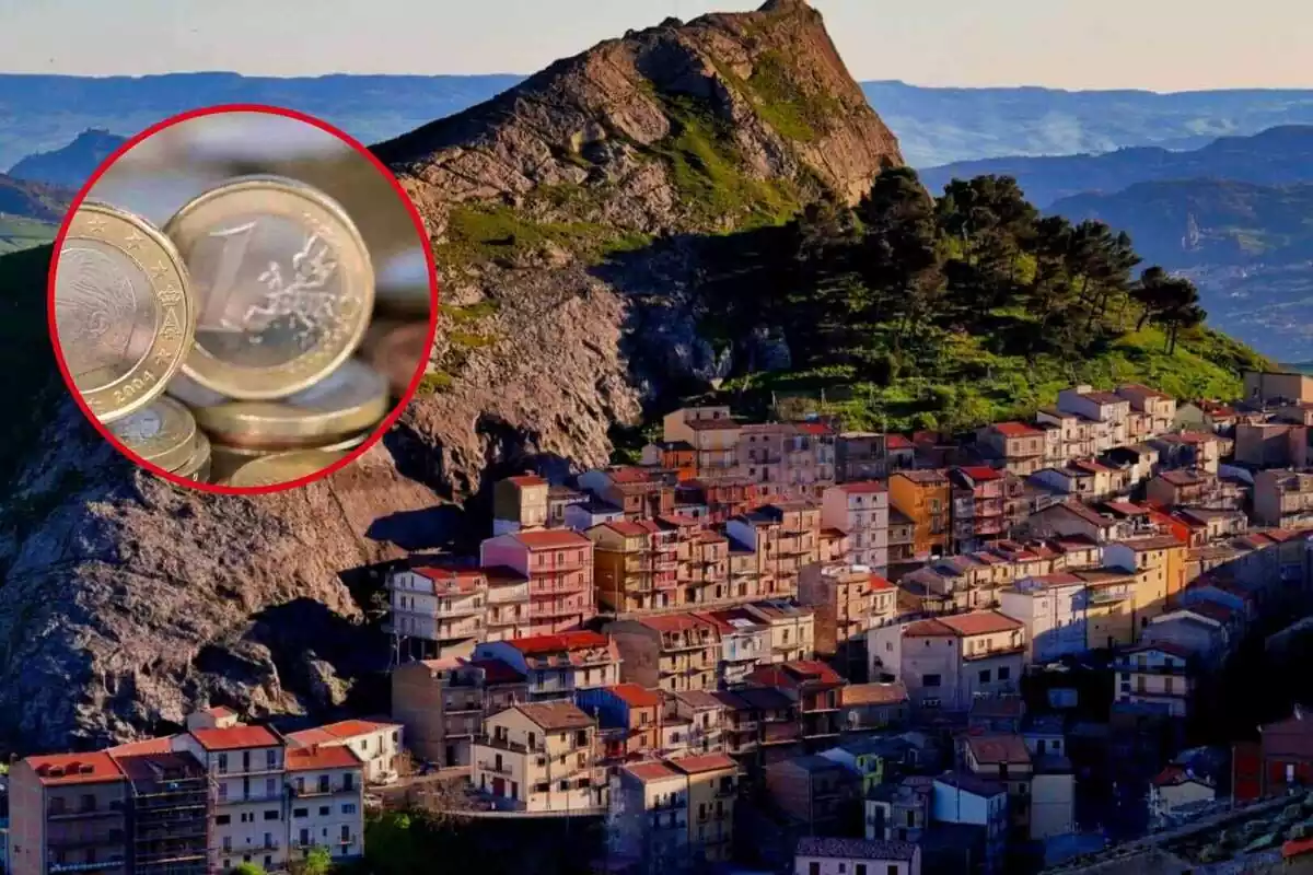 Muntatge de Troïna, un poble de Sicília, Itàlia, amb una imatge d'una moneda d'euro
