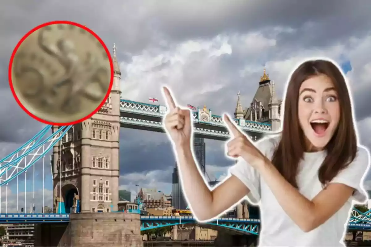 Una dona emocionada assenyala cap al Pont de la Torre a Londres amb una moneda ampliada en un cercle vermell.