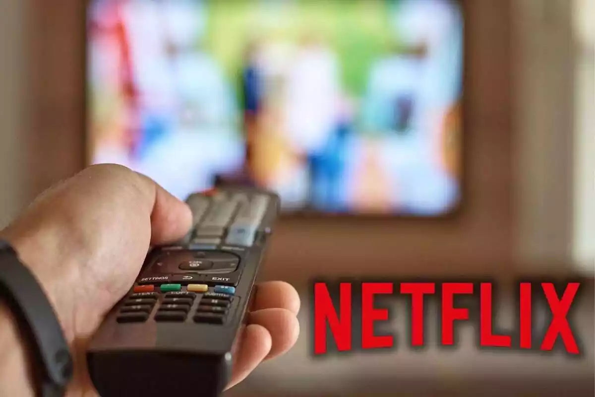 Muntatge d'una persona manejant una televisió amb un comandament i el logotip de Netflix