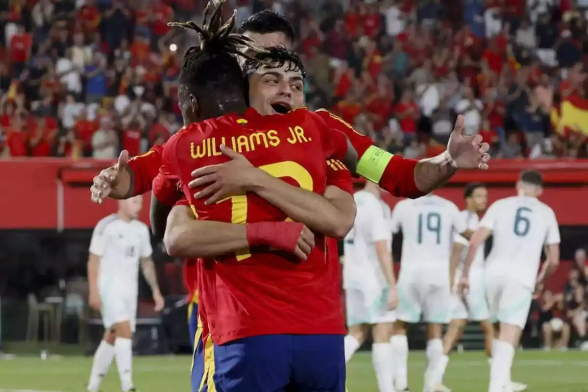 Nico Williams y Pedri celebran un gol con la selección española Nico Williams y Pedri celebran un gol con la selección española