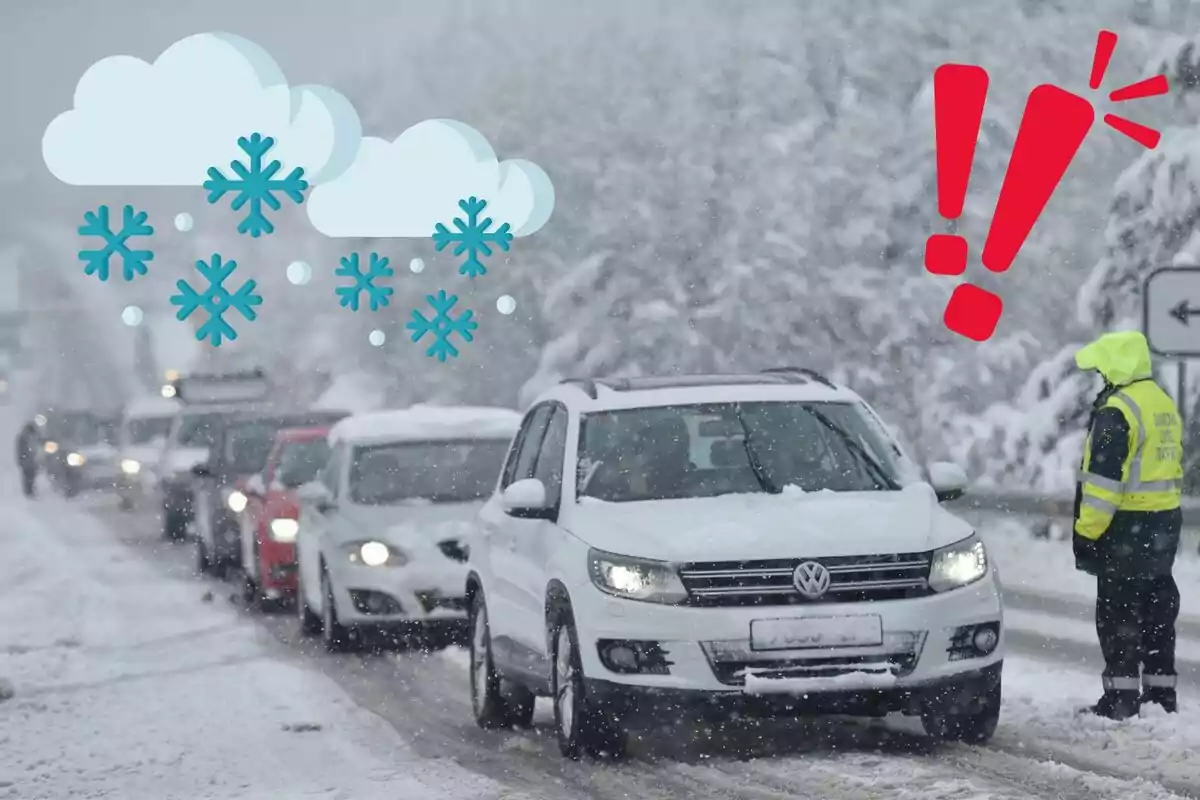 Una fila de cotxes avança lentament a una carretera nevada mentre un agent de trànsit amb jaqueta groga observa; hi ha il·lustracions de núvols amb flocs de neu i un signe d'exclamació vermella.