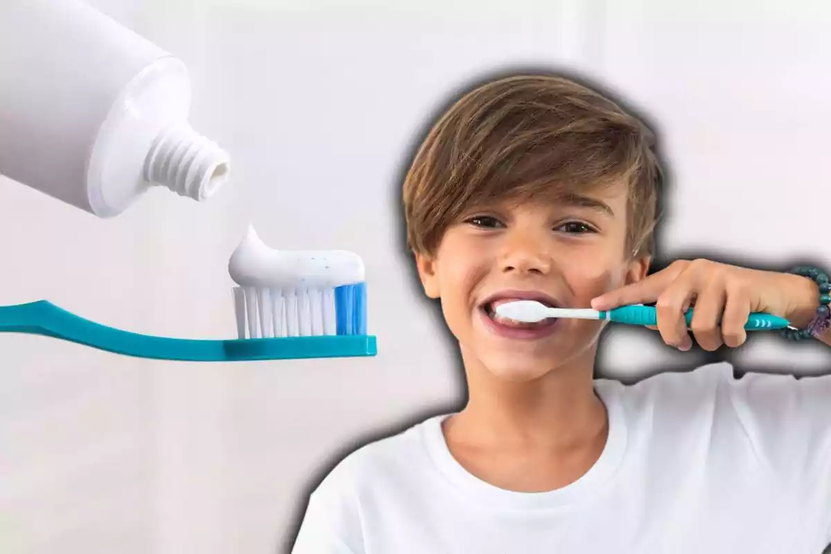 Nen raspallant-se les dents Nen raspallant-se les dents