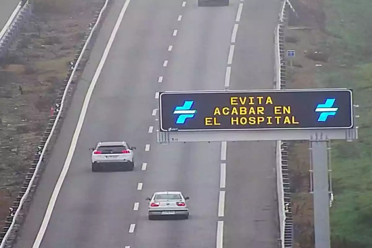 Imatge d´un panell informatiu d´una carretera