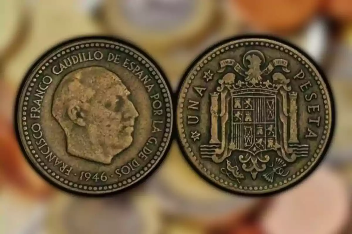 Moneda espanyola d'una pesseta del 1946 amb el perfil d'un líder a un costat i l'escut d'Espanya a l'altre.