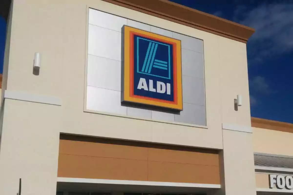 Storefront with the ALDI logo at the top of the building. Storefront with the ALDI logo at the top of the building.