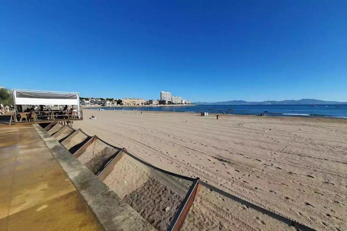 Imatge de la platja de Riells, a l'Escala