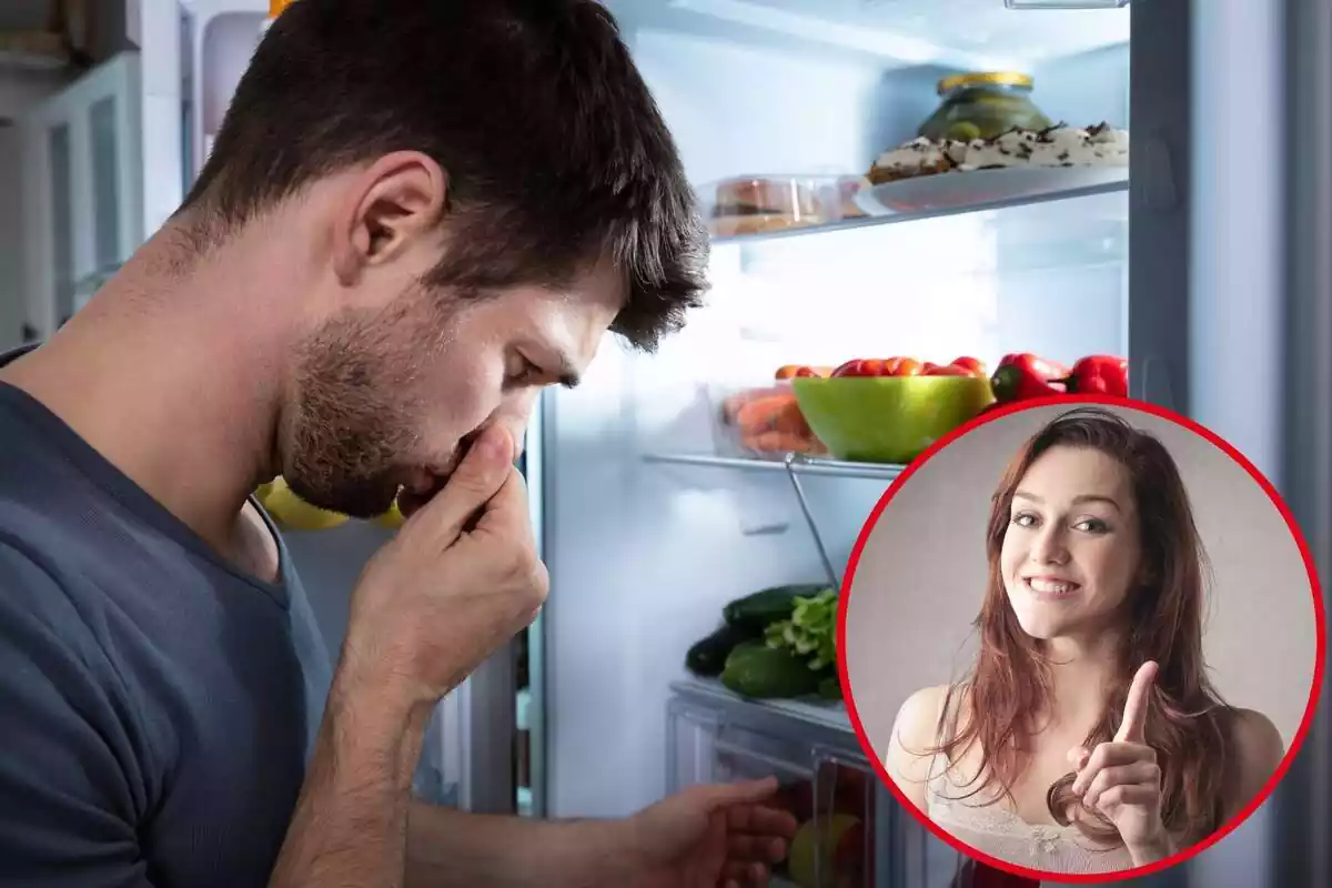 Home es tapa el nas mentre huele la nevera oberta i foto destacada a la dreta d'una dona somrient amb el dit índex cap amunt