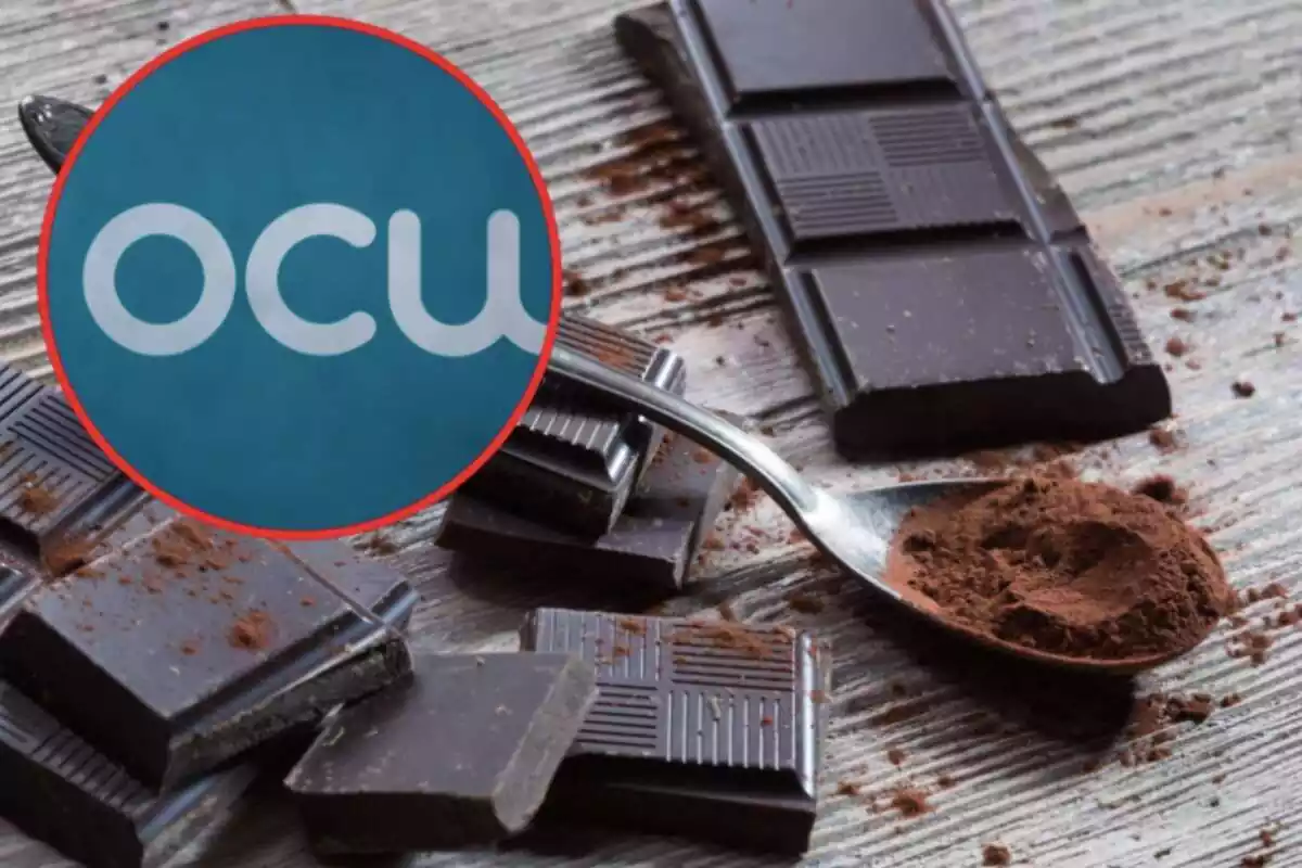 Muntatge amb trossos de xocolata negra i cullera amb cacau i cercle vermell amb logo de l'OCU
