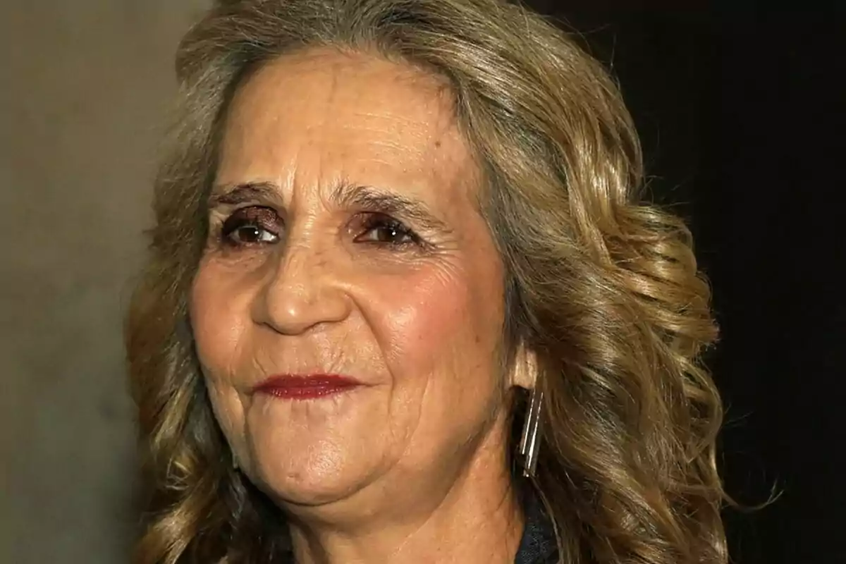 Primer plano de la infanta Elena con rostro neutro. Primer plano de la infanta Elena con rostro neutro.