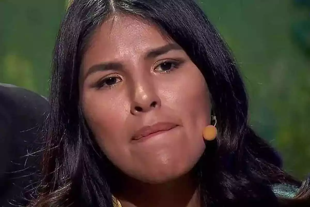 Primer plànol de Isa Pantoja trist amb els ulls plorosos a 'La casa fuerte' de Telecinco