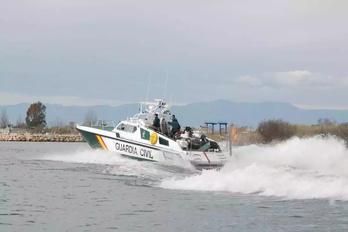 Imatge d'una barca de la Guàrdia Civil